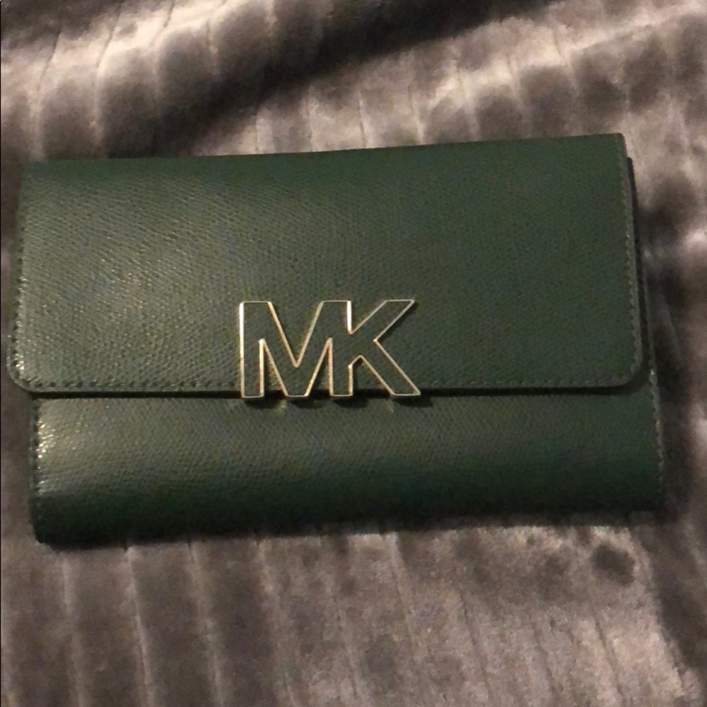 Leather Micheal Kors Wallet in Hunter Green